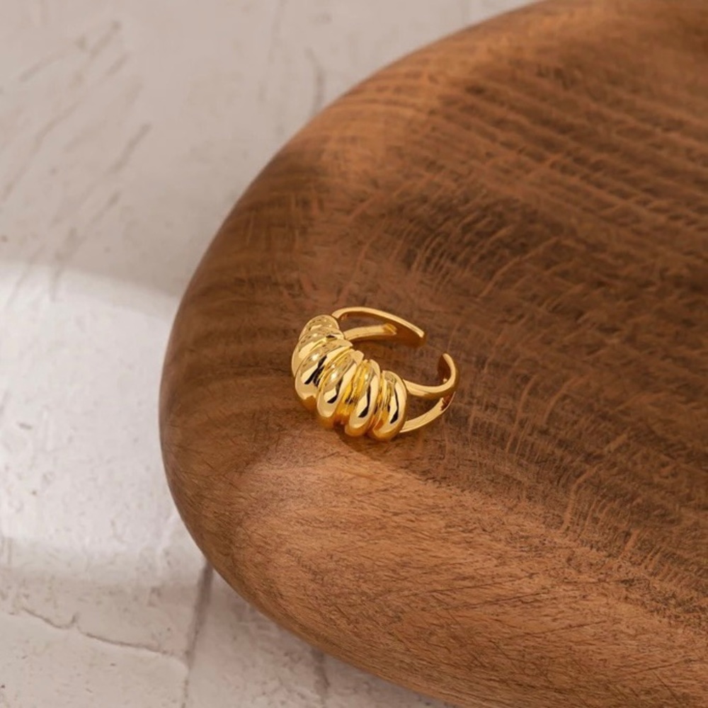 18K gold plated croissant ring - Picture 2 of 8